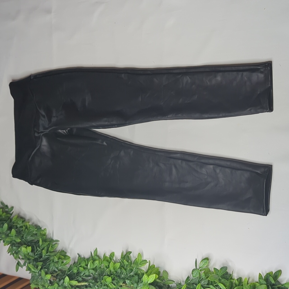 Assets by Spanx faux leather leggings size medium
